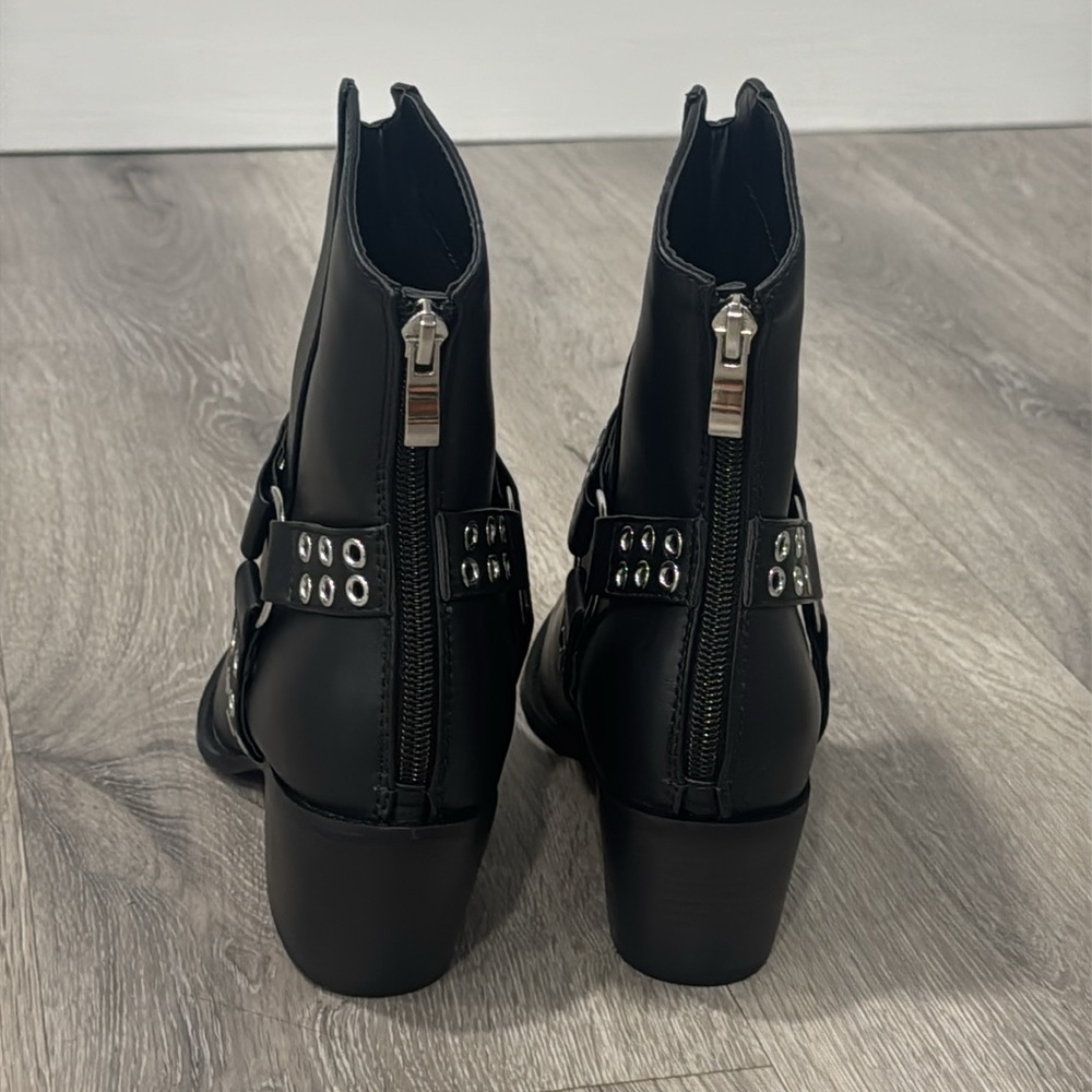 Women’s Black Booties Block Heel Silver Accents Chelsea Boot Size 8 Fall Boot - Picture 10 of 16